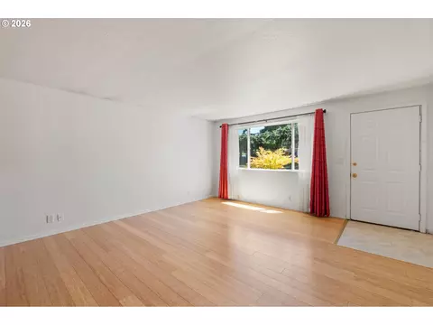 4526 Daisy St, Springfield, OR 97478 photo 9