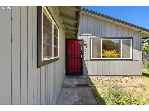 4526 Daisy St, Springfield, OR 97478 photo 6