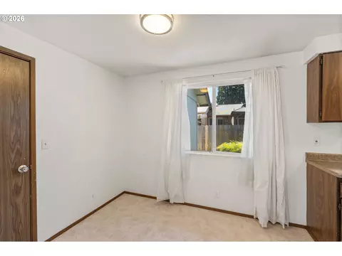 4526 Daisy St, Springfield, OR 97478 photo 10