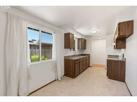 4526 Daisy St, Springfield, OR 97478 photo 11