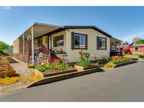 1400 Candlelight Dr #177, Eugene, OR 97402