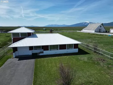 9800 Seven Mile Rd, Fort Klamath, OR 97626
