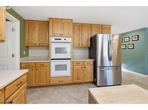 Kitchen - 2279 Blackburn St, Eugene, OR 97405 photo 3 of 4