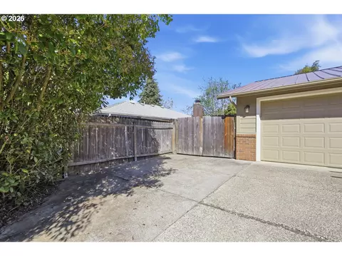 Exterior - 2279 Blackburn St, Eugene, OR 97405 photo 15 of 15