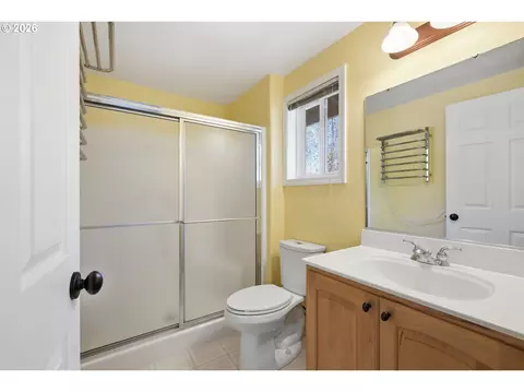Bath - 2279 Blackburn St, Eugene, OR 97405 photo 1 of 6