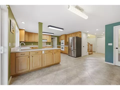 Kitchen - 2279 Blackburn St, Eugene, OR 97405 photo 1 of 4