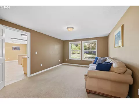 Living - 2279 Blackburn St, Eugene, OR 97405 photo 2 of 4