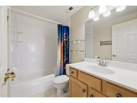 Bath - 2279 Blackburn St, Eugene, OR 97405 photo 6 of 6