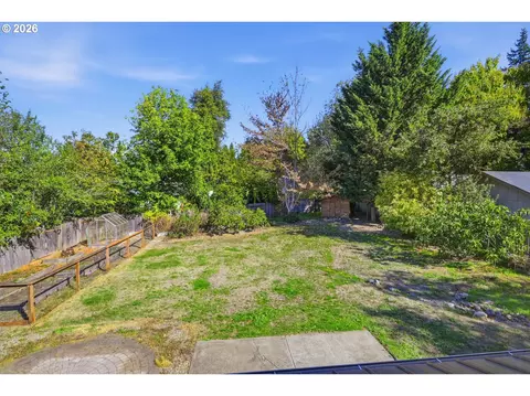 Exterior - 2279 Blackburn St, Eugene, OR 97405 photo 4 of 15