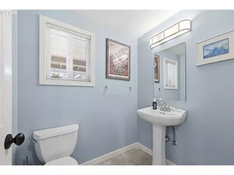Bath - 2279 Blackburn St, Eugene, OR 97405 photo 2 of 6