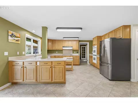 Kitchen - 2279 Blackburn St, Eugene, OR 97405 photo 2 of 4