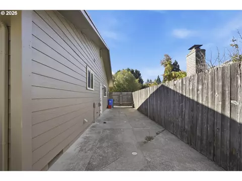 Exterior - 2279 Blackburn St, Eugene, OR 97405 photo 5 of 15