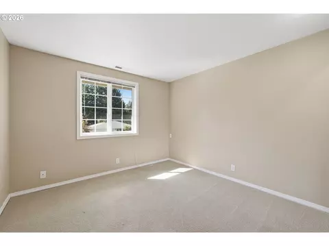 Bedroom - 2279 Blackburn St, Eugene, OR 97405 photo 5 of 8