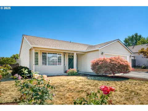 843 E 10th Ct, Lafayette, OR 97127