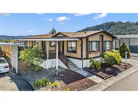1009 Shadow Ranch Ln, Roseburg, OR 97470