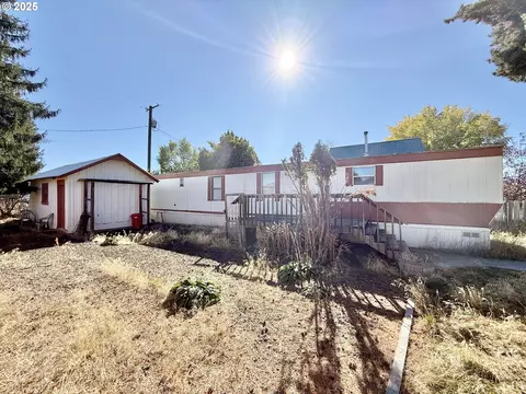 715 S Bridge St, Prairie City, OR 97869