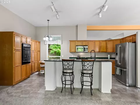 Kitchen - 502 SE Red Elder Dr, Corbett, OR 97019 photo 2 of 4