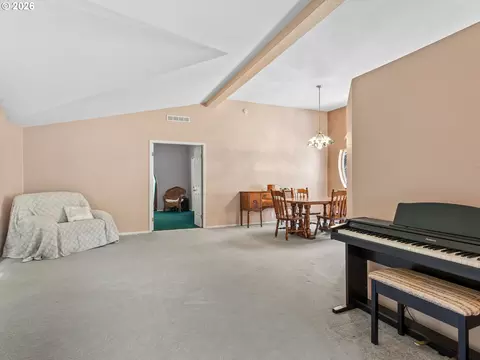 Living - 502 SE Red Elder Dr, Corbett, OR 97019 photo 2 of 4