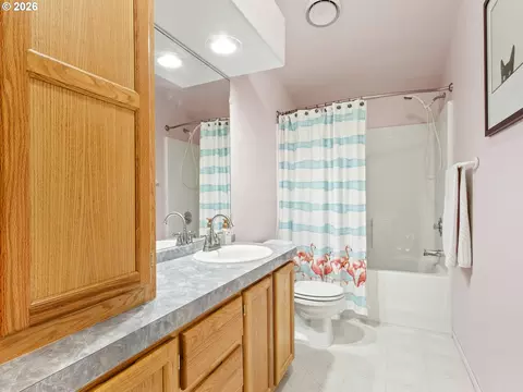 Bath - 502 SE Red Elder Dr, Corbett, OR 97019 photo 3 of 3