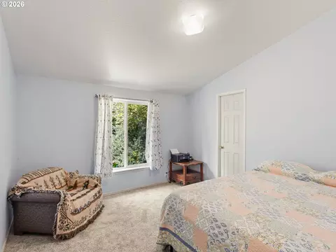Bedroom - 502 SE Red Elder Dr, Corbett, OR 97019 photo 5 of 6