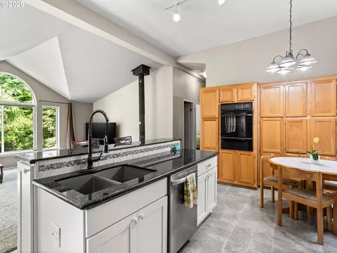 Kitchen - 502 SE Red Elder Dr, Corbett, OR 97019 photo 3 of 4