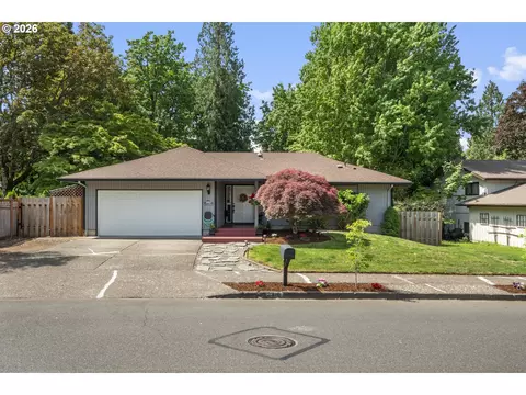 3910 SEl Camino Dr, Gresham, OR 97080