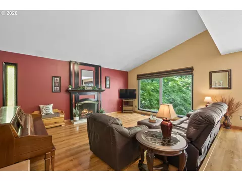 Living - 3910 SEl Camino Dr, Gresham, OR 97080 photo 1 of 4