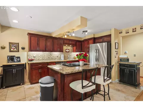 Kitchen - 3910 SEl Camino Dr, Gresham, OR 97080 photo 2 of 4