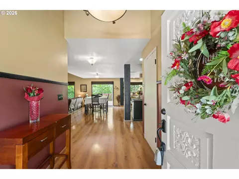 Entry Way - 3910 SEl Camino Dr, Gresham, OR 97080 photo 1 of 1