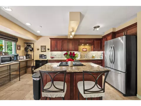 Kitchen - 3910 SEl Camino Dr, Gresham, OR 97080 photo 1 of 4
