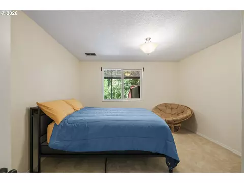 Bedroom - 3910 SEl Camino Dr, Gresham, OR 97080 photo 4 of 4