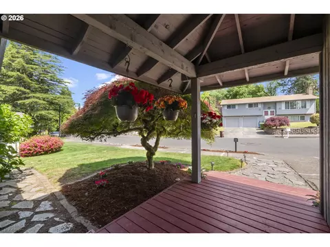 Exterior - 3910 SEl Camino Dr, Gresham, OR 97080 photo 2 of 10