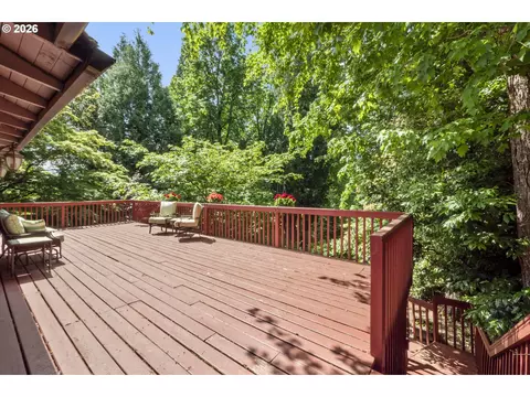 Exterior - 3910 SEl Camino Dr, Gresham, OR 97080 photo 4 of 10