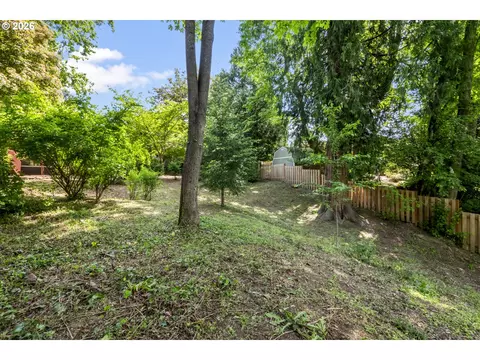 Exterior - 3910 SEl Camino Dr, Gresham, OR 97080 photo 9 of 10