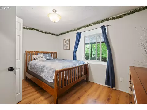 Bedroom - 3910 SEl Camino Dr, Gresham, OR 97080 photo 3 of 4
