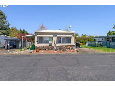 1501 SW Baker St #38, Mcminnville, OR 97128