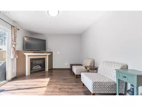 Living - 1336 SE La Mesa Ave, Gresham, OR 97080 photo 1 of 2