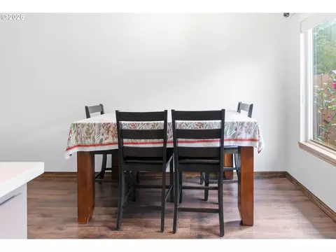 Dining - 1336 SE La Mesa Ave, Gresham, OR 97080 photo 2 of 2