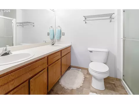 Bath - 1336 SE La Mesa Ave, Gresham, OR 97080 photo 3 of 3