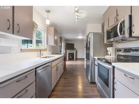 Kitchen - 1336 SE La Mesa Ave, Gresham, OR 97080 photo 1 of 4