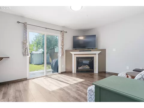 Living - 1336 SE La Mesa Ave, Gresham, OR 97080 photo 2 of 2