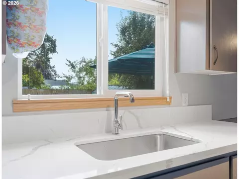 Kitchen - 1336 SE La Mesa Ave, Gresham, OR 97080 photo 2 of 4