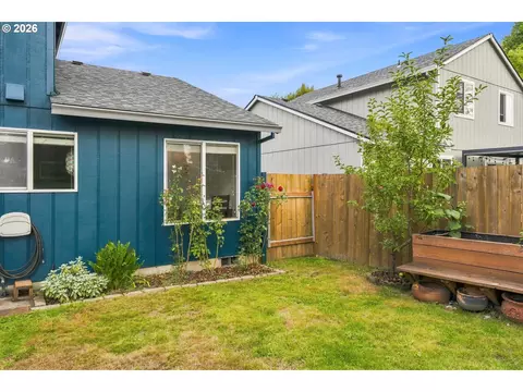 Exterior - 1336 SE La Mesa Ave, Gresham, OR 97080 photo 7 of 7