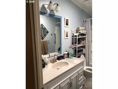Bath - 1125 58th St #8, Springfield, OR 97478 photo 2 of 4