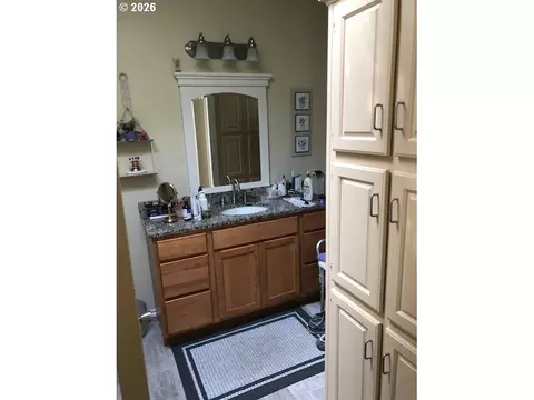 Bath - 1125 58th St #8, Springfield, OR 97478 photo 3 of 4