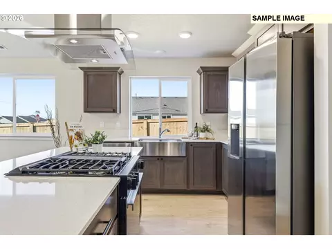 Kitchen - 577 Taft St, Umatilla, OR 97882 photo 2 of 4