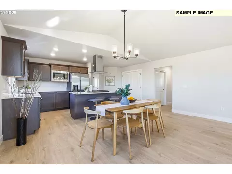 Dining - 577 Taft St, Umatilla, OR 97882 photo 1 of 2