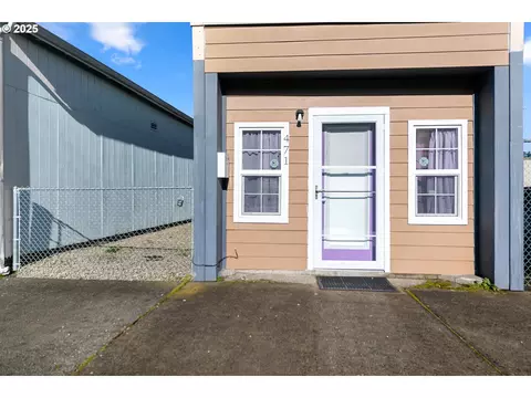 471 Greenwood Ave, Reedsport, OR 97467