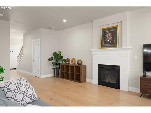 Living - 1536 Alsea Dr, Eugene, OR 97408 photo 4 of 4