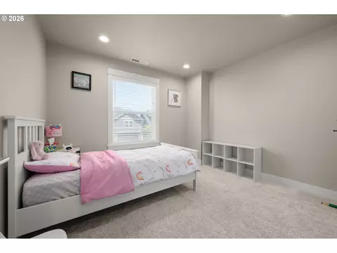 Bedroom - 1536 Alsea Dr, Eugene, OR 97408 photo 5 of 5